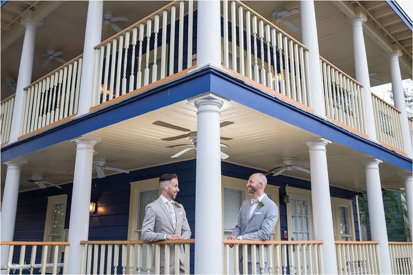 Wedding couple on porch in Orlando